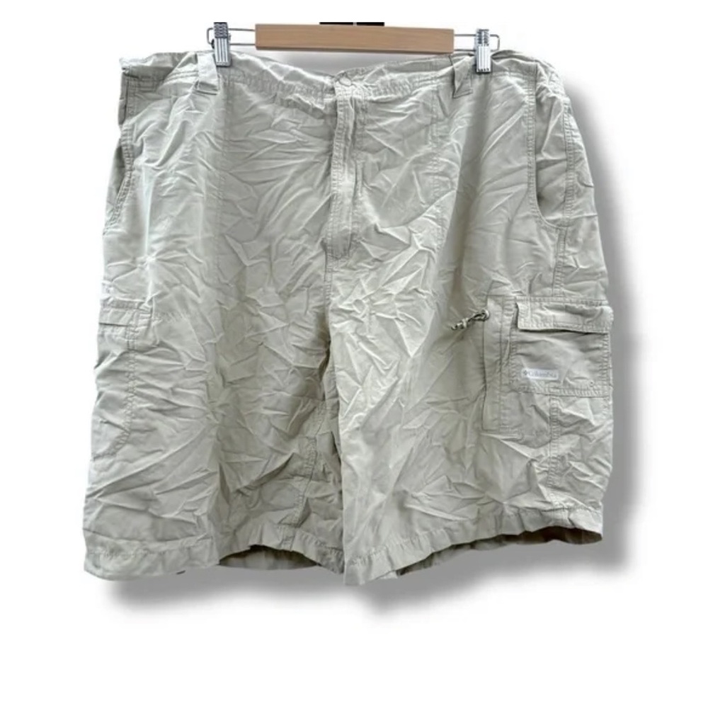 Columbia Men's Khaki Cream Cargo Hiking Shorts Sz 44 Outdoors Adventure Fishing